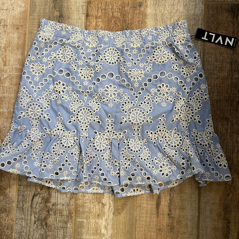 NWT NVLT Blue Eyelet Women’s Tiered Mini Skirt - Picture 4 of 10